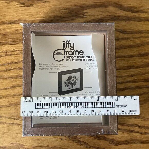 Jiffy 4x5 Crewel Kit & Frame Daisy Basket #225B ©1973 & Frame F-45 ©1974 NOS - Picture 12 of 12